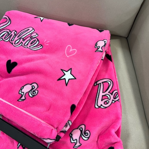 barbie blanket Tik Tok viral - Picture 2 of 3